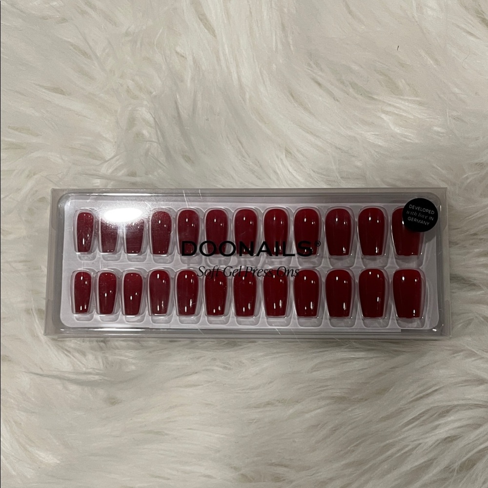 DOONAILS Soft Gel Press-On Nail Set Brand New! Mon Cheri Short Coffin.